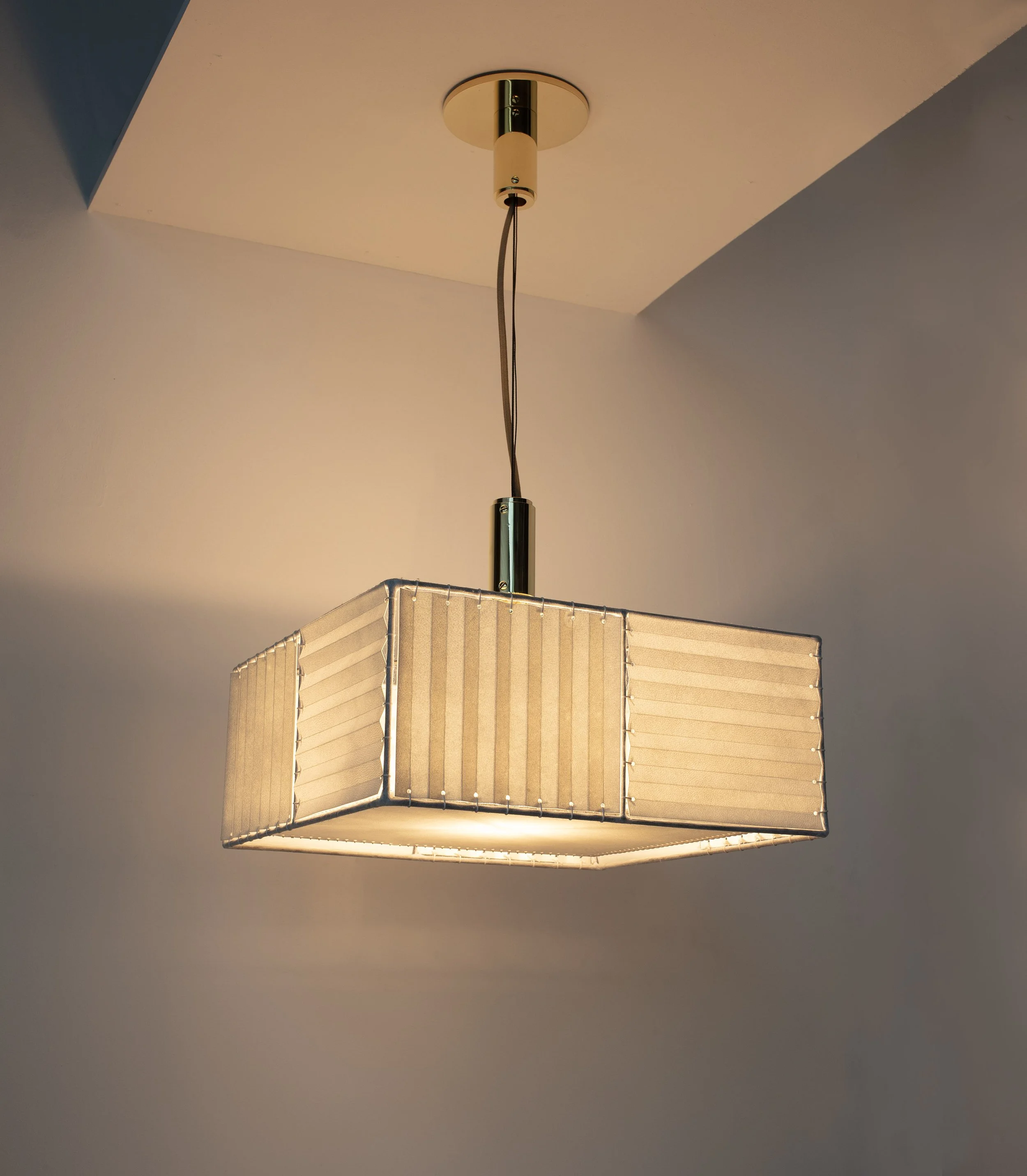 SERIES 03 LARGE PENDANT - POLISHED UNLACQUERED BRASS - GOATSKIN
